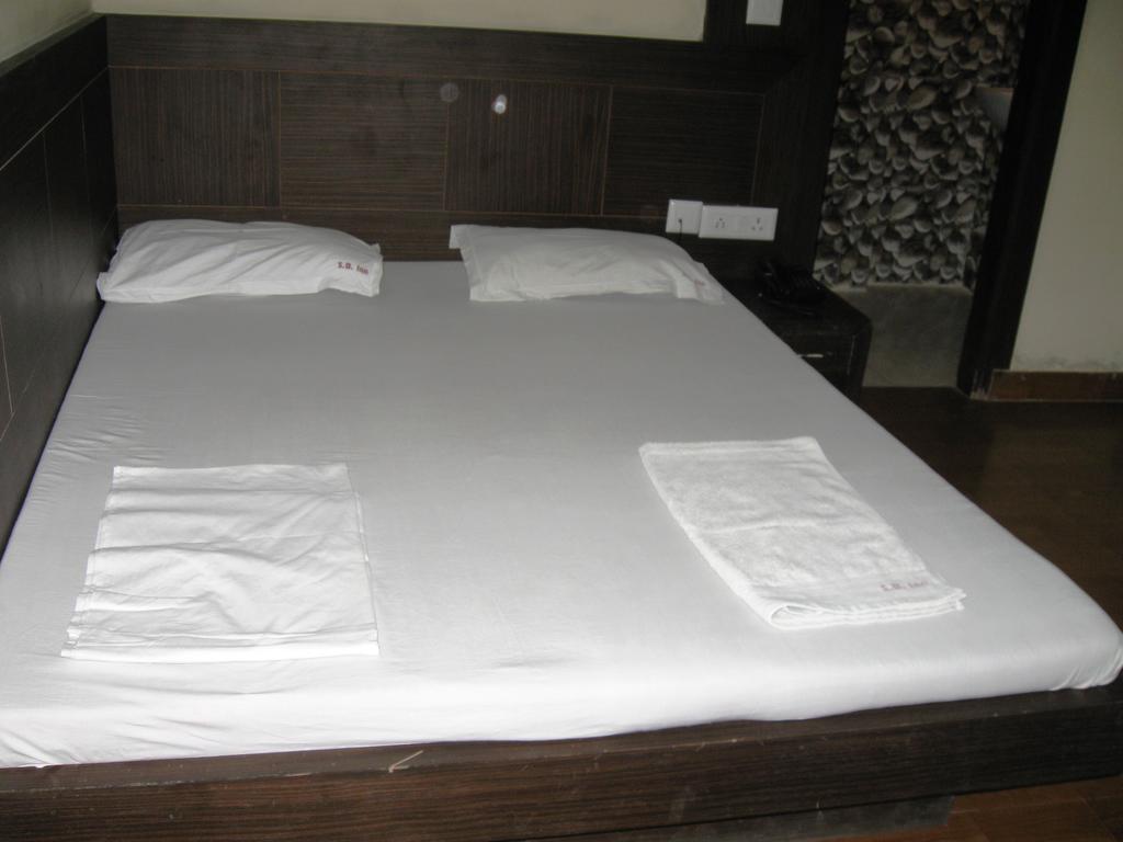 Hotel S B Inn New Delhi Rum bild