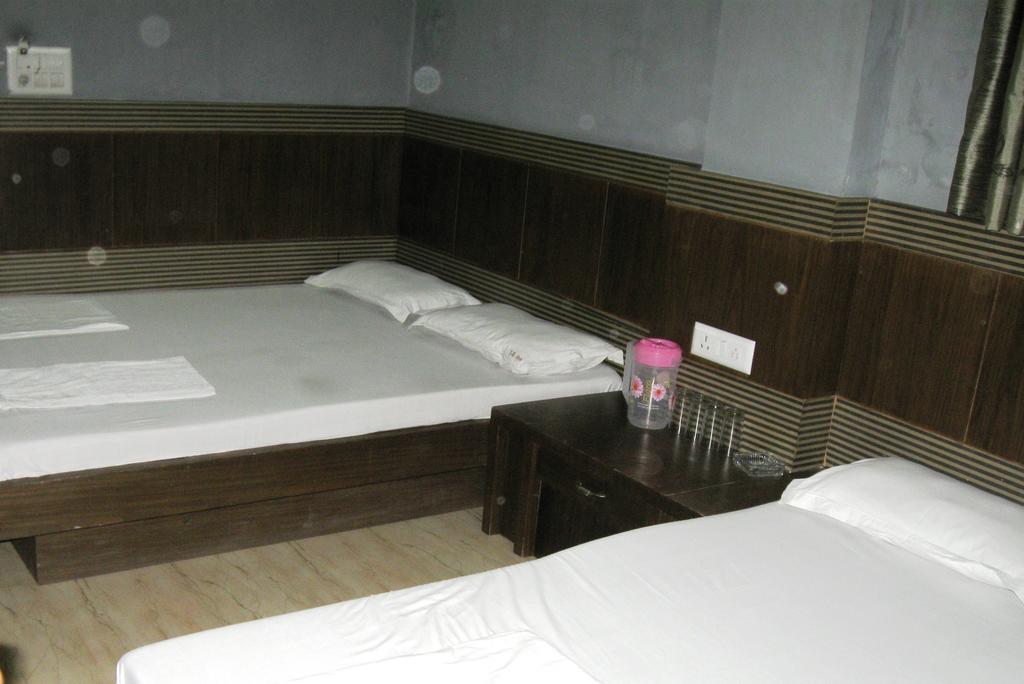 Hotel S B Inn New Delhi Rum bild